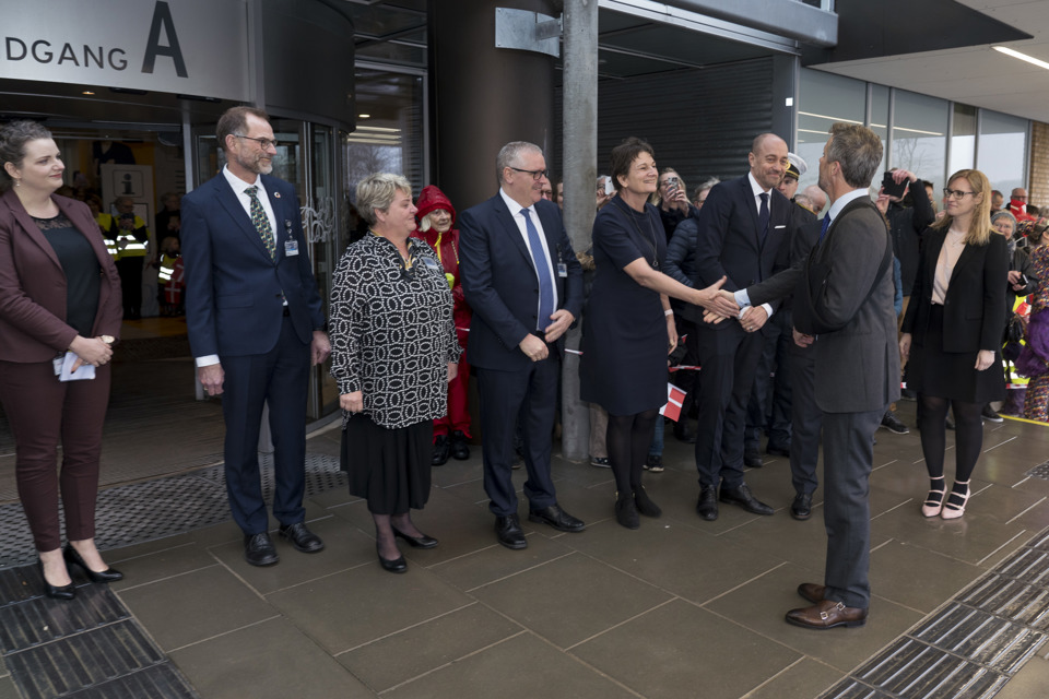 Kronprinsen ankommer til akutsygehuset i Aabenraa