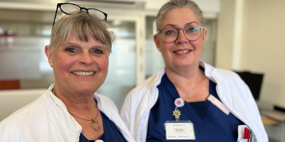 Susanne Grünfeld (til venstre) er Susanne Duus er palliations- og udskrivningskoordinatorer på afdelingen Hjertesygdomme. De hjælper uhelbredeligt syge patienter med at få det bedst mulige lindrende forløb i deres sidste tid.