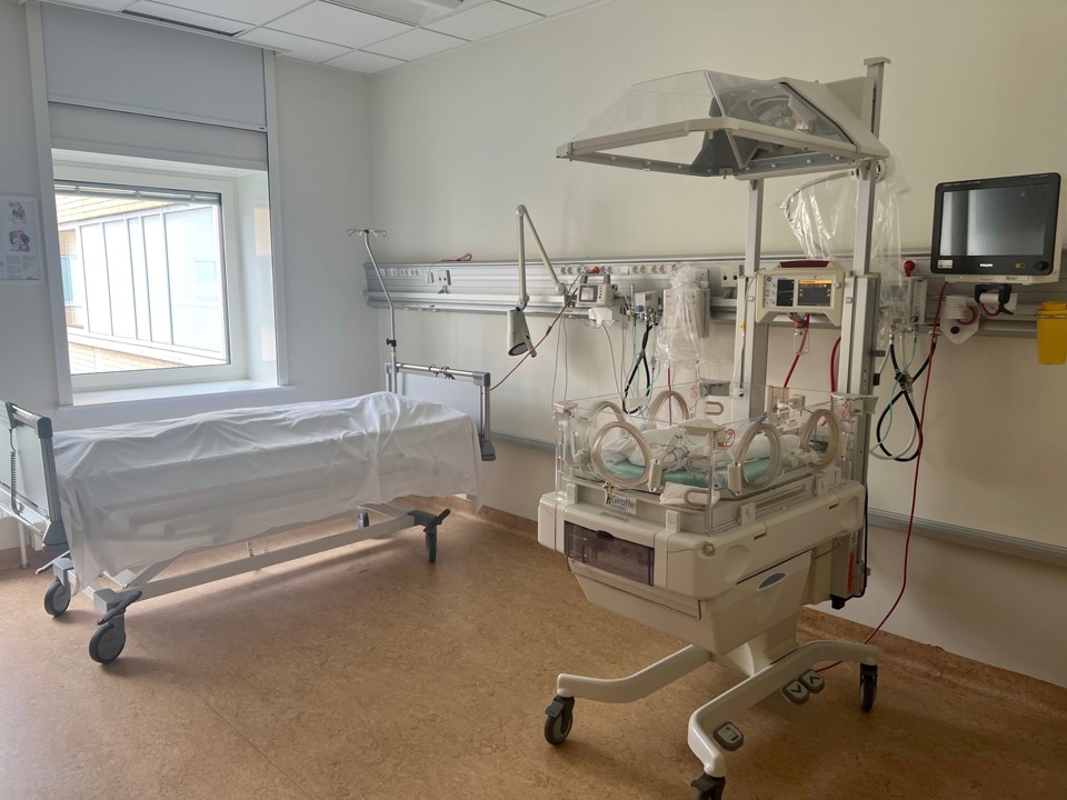 Sådan ser en stue ud på Neonatalafdelingen på Sygehus Sønderjylland 