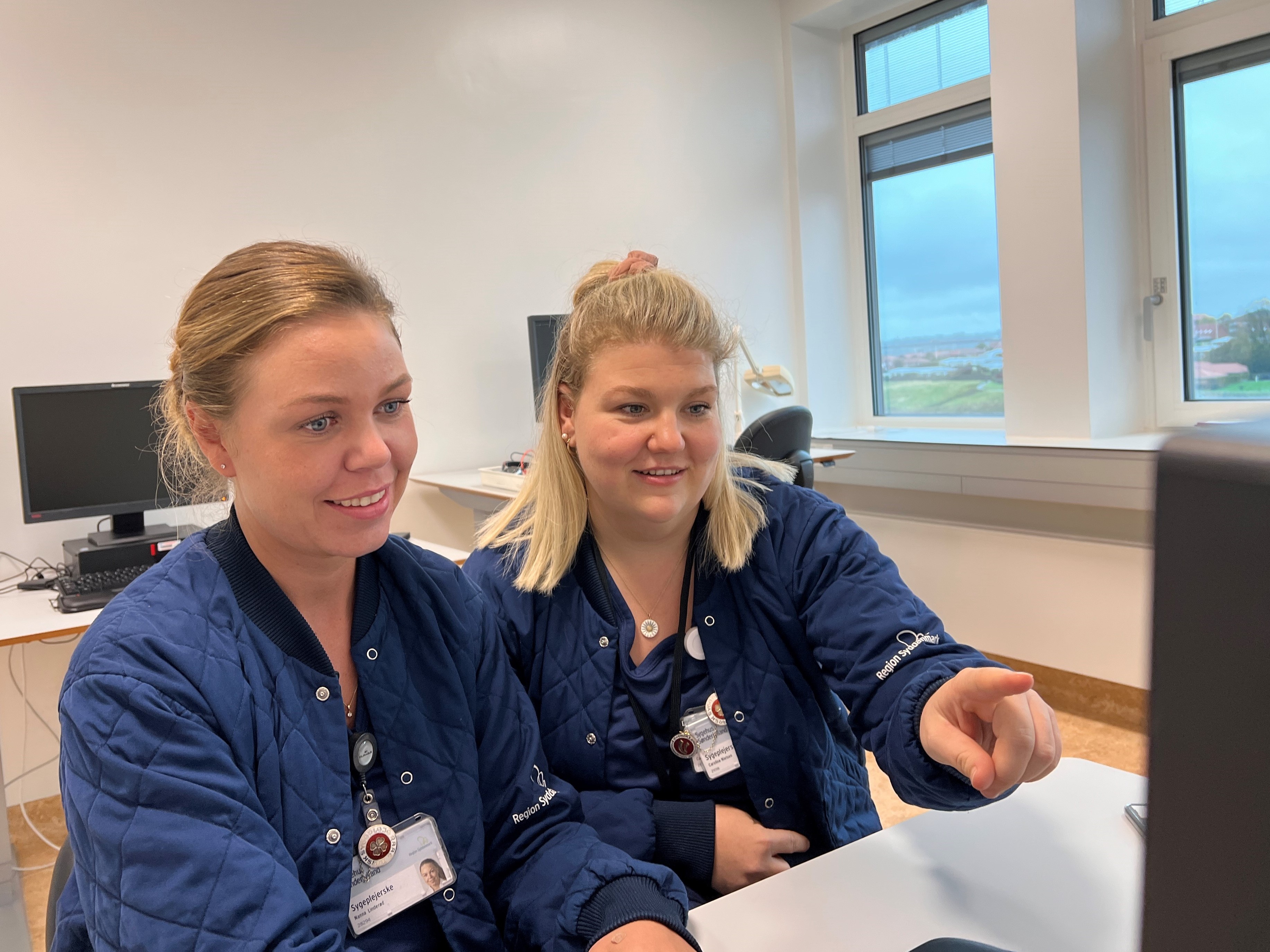 Caroline Nielsen og hendes nærmeste kollega Nanna Sophie Eriksen arbejde til dagligt i det Team for Lindrende Behandling på Sygehus Sønderjylland. De arbejder med terminale patienter og har siden maj i år arbejdet intenst med SMS til video. 