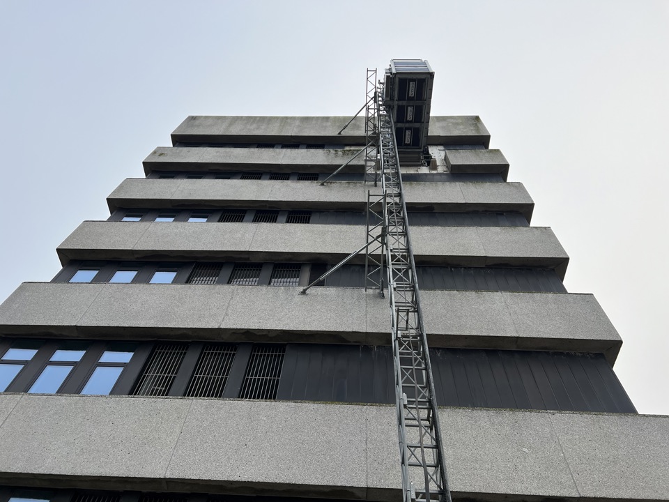 Renoveringen af specialsygehuet i Sønderborg er allerede gået i gang. Byggepladsen bliver afspærret og kommer til at optage plads.