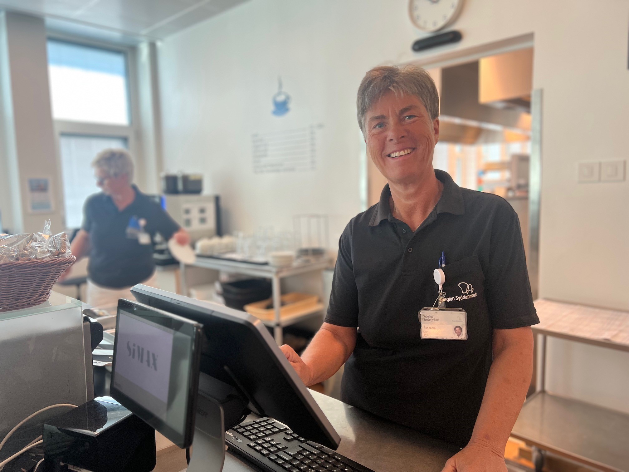 Laila Mandau, tilfreds fleksjobber i Køkkenet på Sygehus Sønderjylland.