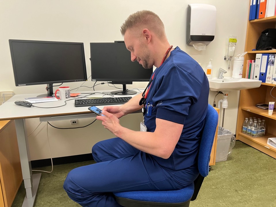 Simon Kallestrup Christiansen, speciallæge i kardiologi på Sygehus Sønderjylland i Aabenraa og populær Instagrammer. 