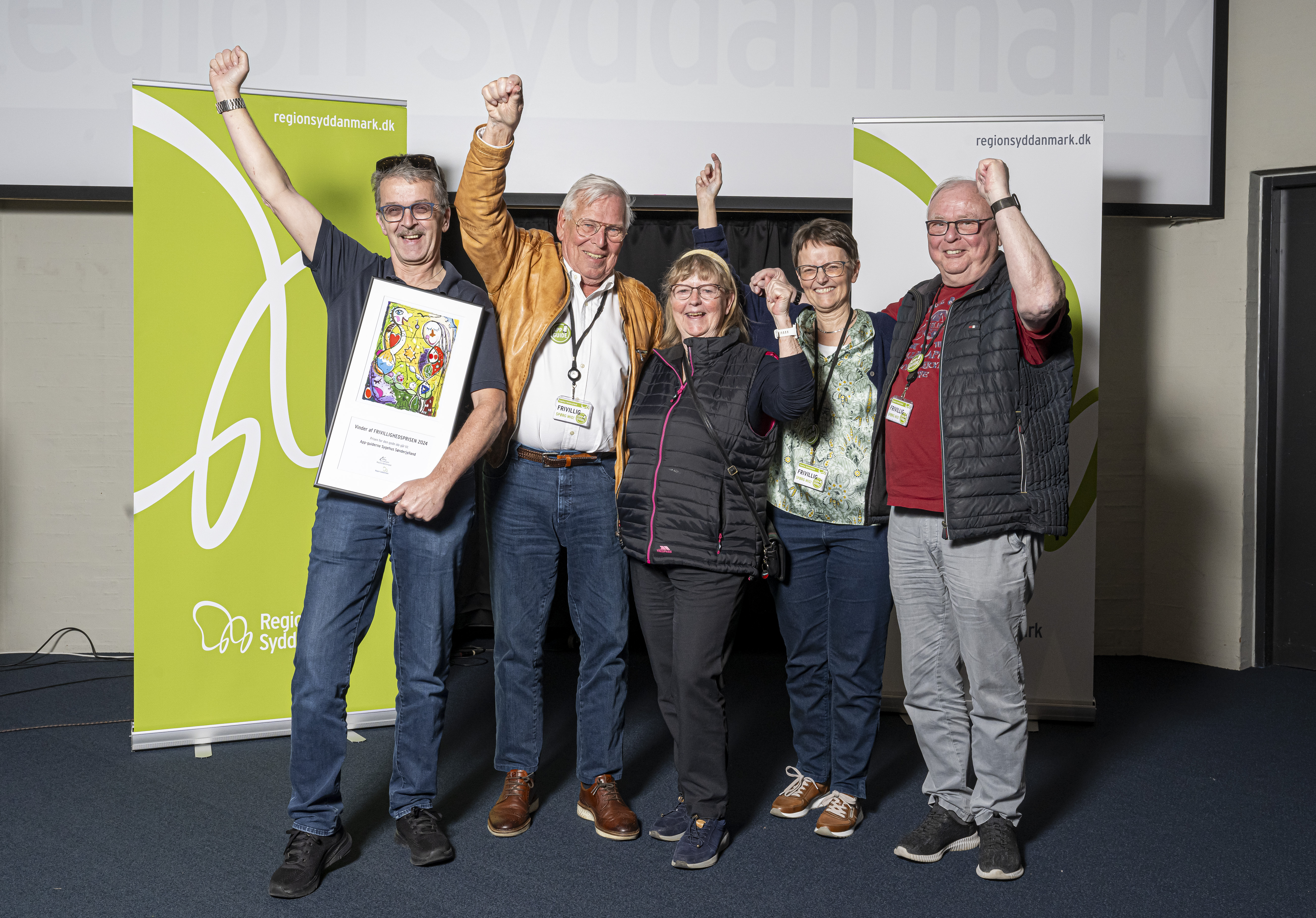 Fem af de 8 app guider var mødt op for at modtage prisen
