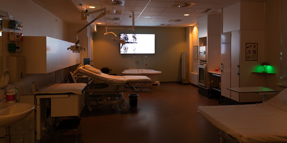 Sådan ser der ud på fødestuen. Den er udstyret med en sanseskærm med tilhørende lyd og lys.