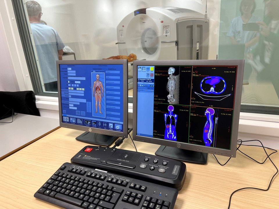 Billede af skærme, der viser skanning