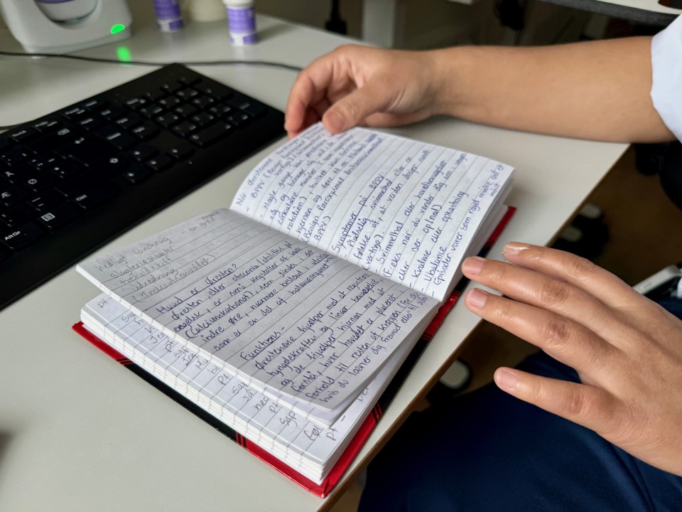 Bogen er smækket med ord, behandlinger, væremåder, vendinger  osv 