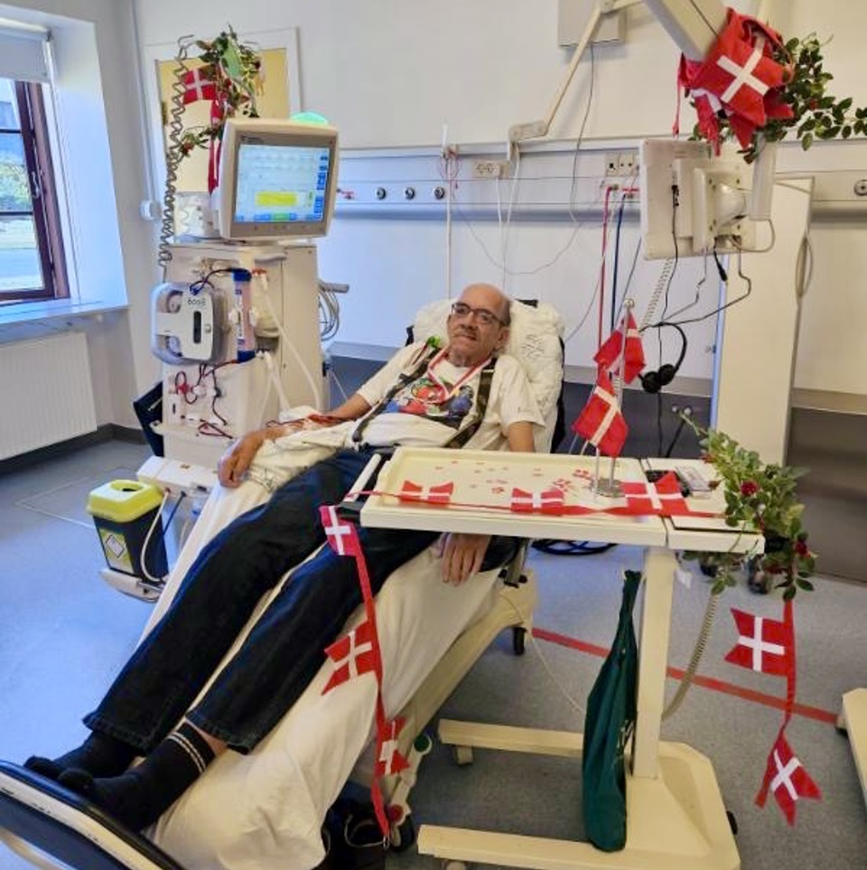 Den 23.8.2026 kunne 60-årige Henning Chistensen fejre, at det var 40 år siden, han første gang var i dialyse. Det blev markeret på afdelingen.