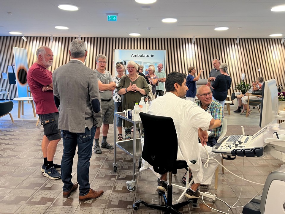 Kø til at få scannet knogler for gigt på Dansk Gigthospital