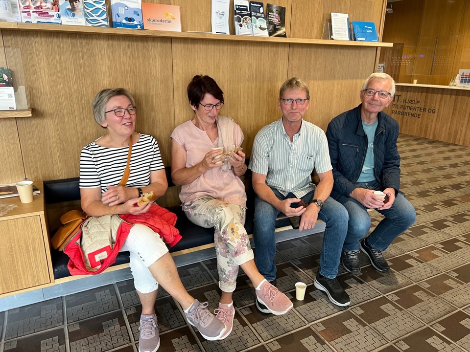 Kaffe og kage blev nydt rundt på hele sygehuset