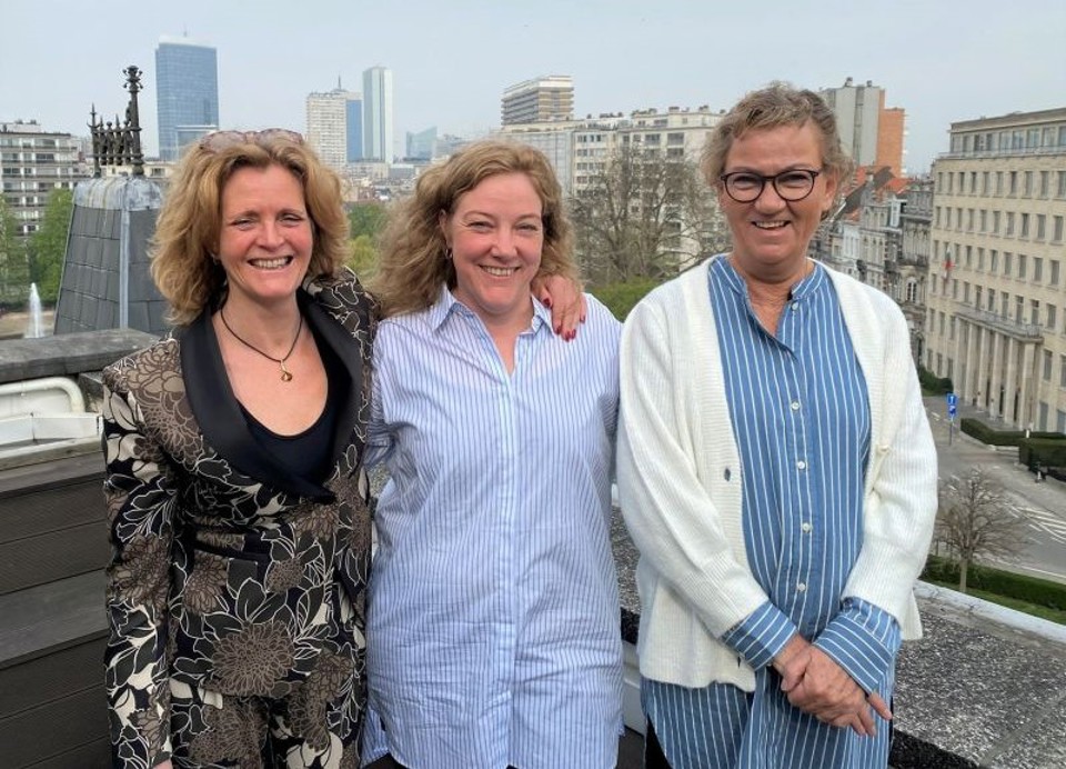 Henriette Hansen, Sabine Paasch Olsen og Trine Ungermann Fredskild står sammen