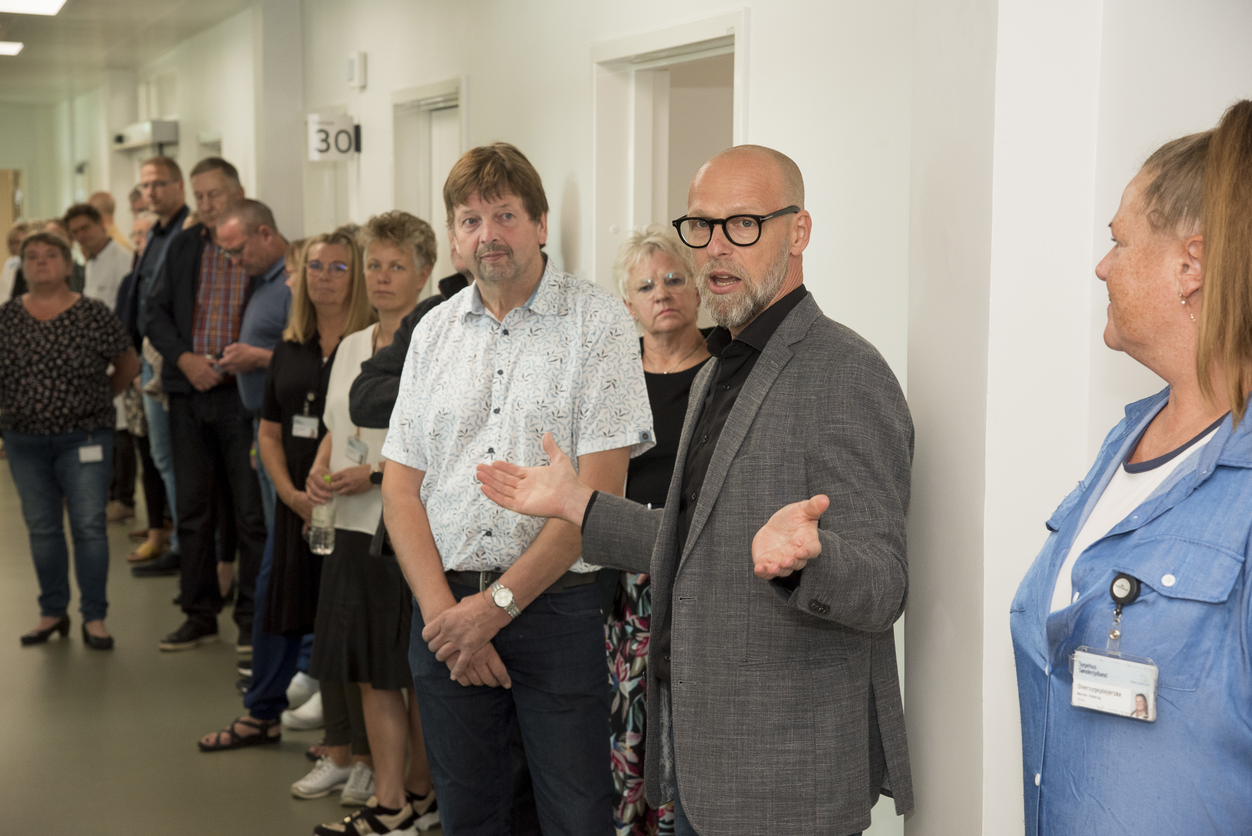 Ledende overlæge Jens Eggers taler.