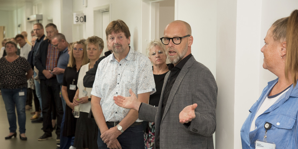 Ledende overlæge Jens Eggers taler.