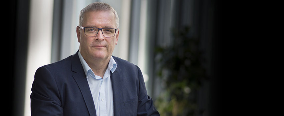 Administrerende direktør på Sygehus Sønderjylland Peter Fosgrau har valgt at gå på pension ved årsskiftet efter seks år på posten. Peter Fosgrau har tidligere været direktør på både Sydvestjysk Sygehus og Odense Universitetshospital (OUH).