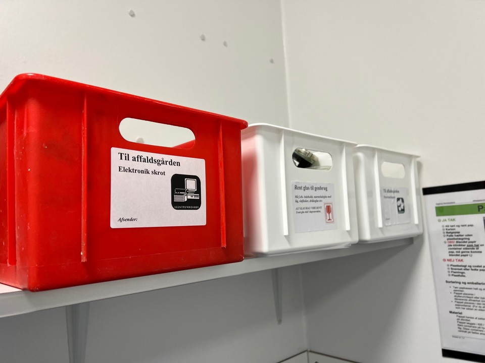 Sorteringskasser i diabetesambulatoriets sorteringsrum
