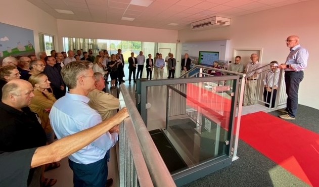 Karsten Uno Petersen, formand for regionens udvalg for byggeri, indkøb og grøn omstilling, holder tale ved indvielsen.