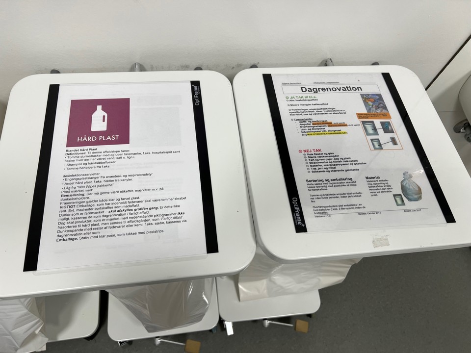Sorteringsspande i diabetesambulatoriets sorteringsrum