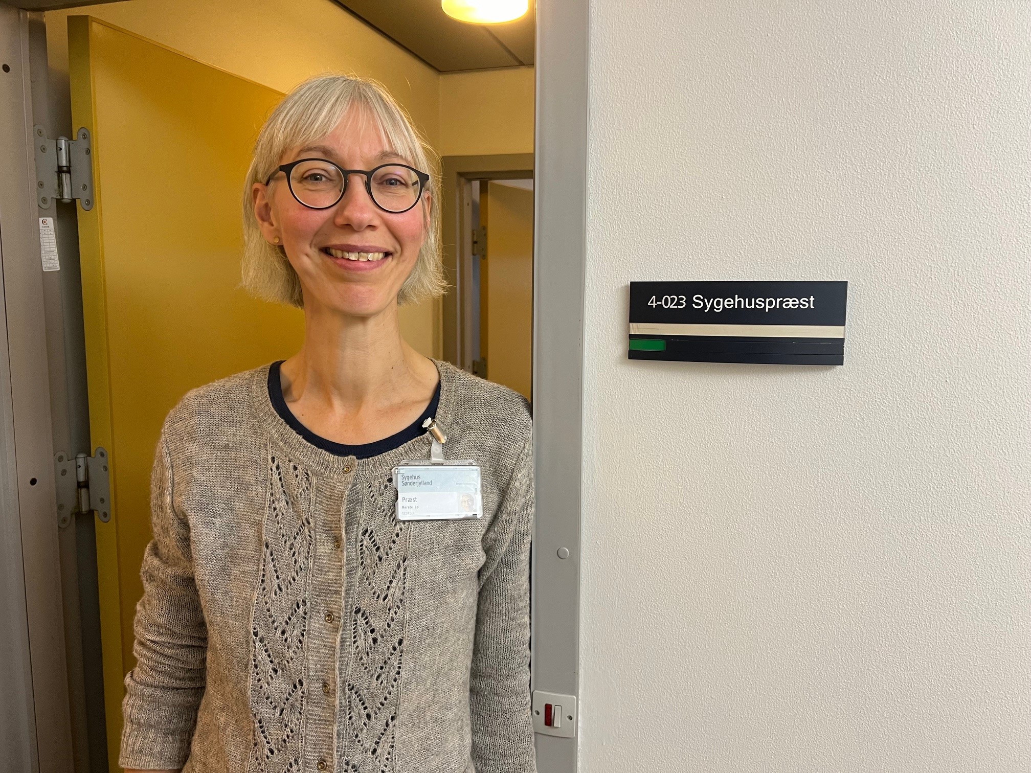 På sygehuset i Sønderborg er det Merete Lei, som er præst. I Aabenraa er også ansat to sygehuspræster, Tine Baarts Andsager og Ann Bork Damsgaard.