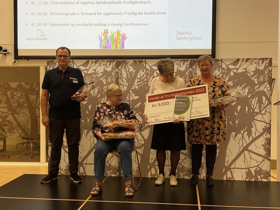 Repræsentanter fra de Hjerteforeningen, Doris som er vejviser, Spisevenner og Hjertepudeprojektet. fire indstillede foreninger / personer. 