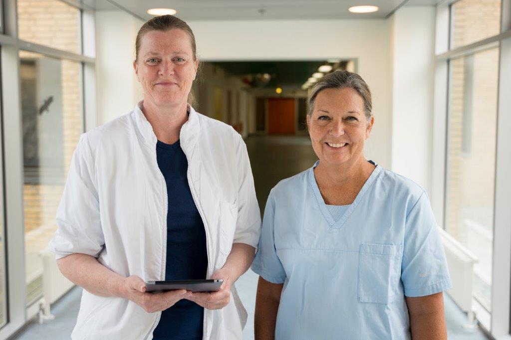 Hygiejnesygeplejerskerne Gitte Lund Hansen (tv.) og Tine Gerts (th.) har været med til at undervise afdelingerne.