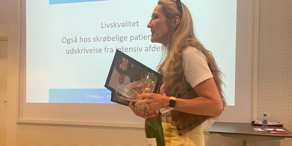 Gunhild Kjærgaard-Andersen holder foredrag for gymnasieelever