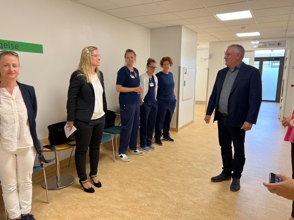 Sygehusdirektør Peter Fosgrau holder tale