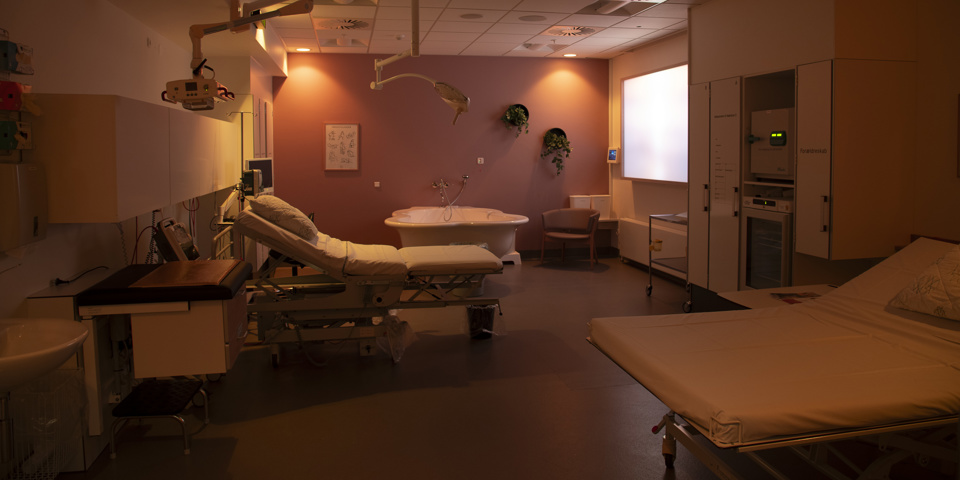 Sådan ser der ud på fødestuen. Den er udstyret med en sanseskærm med tilhørende lyd og lys.