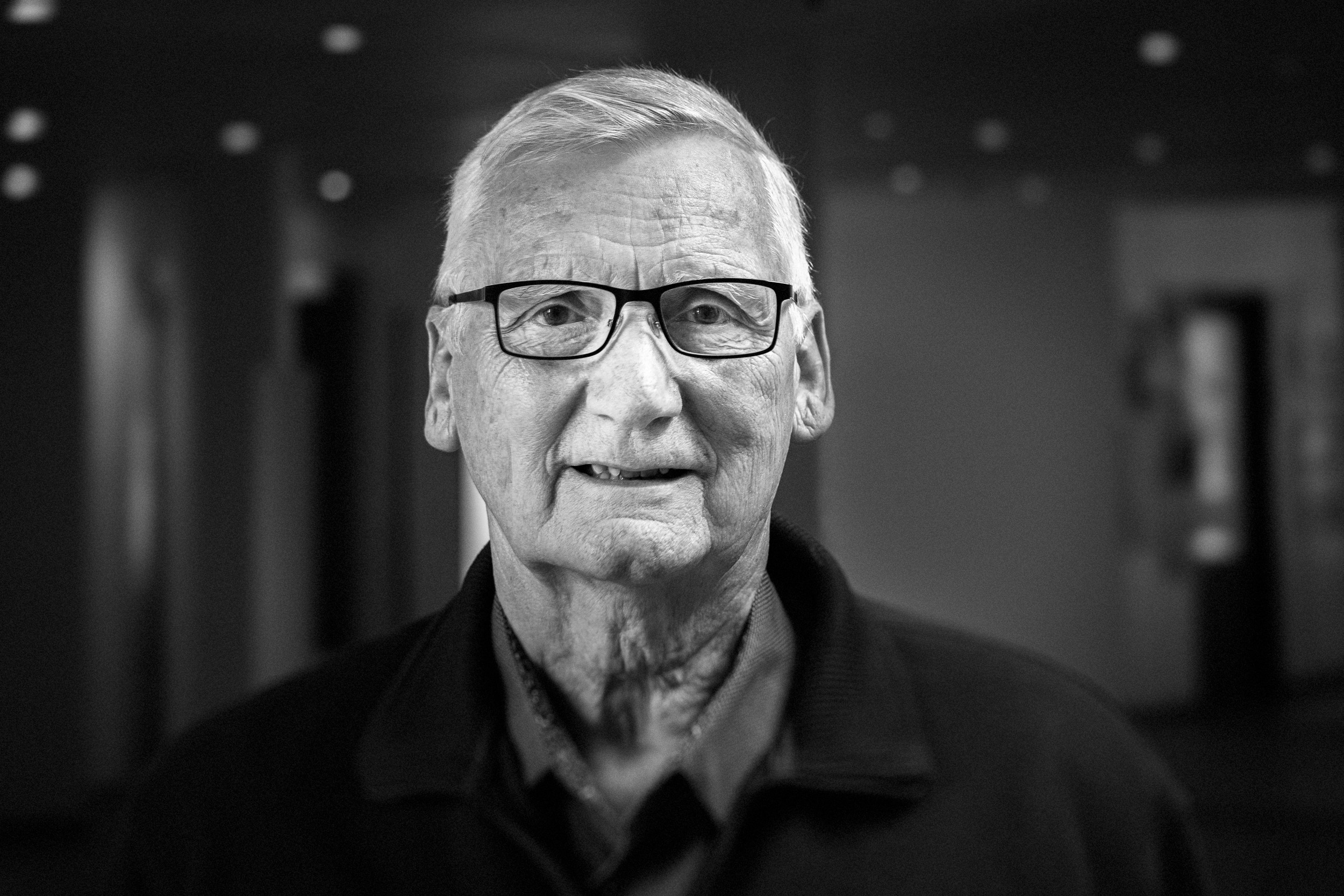 Jes Sørensen er 75 år og fra Tønder. Han er tidligere landmand og operatør og frivillig vejviser på Sygehus Sønderjylland.