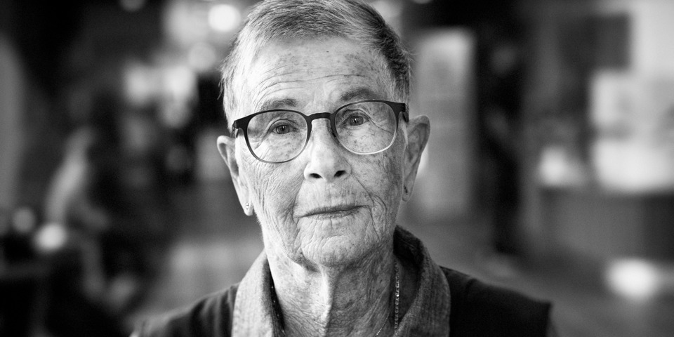 Fro Rose er 80 år og fra Sønderborg. Hun er tidligere farmakonom og frivillig vejviser på Sygehus Sønderjylland.